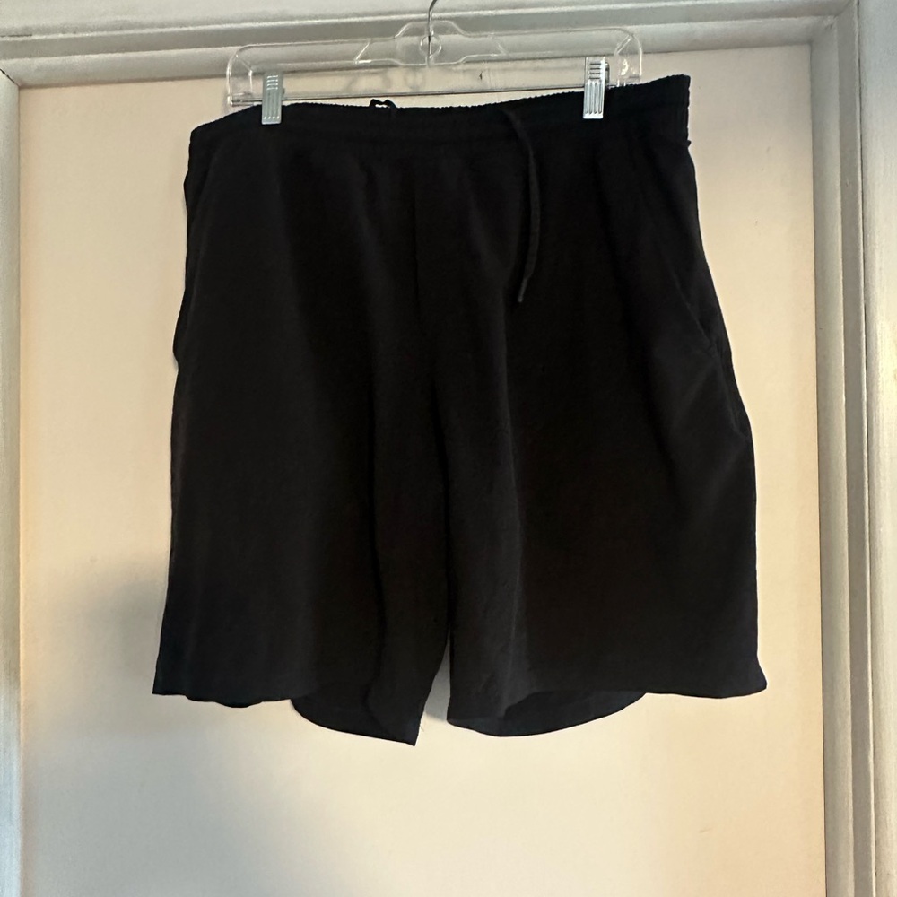 Lululemon mens black lined athletic shorts XXL